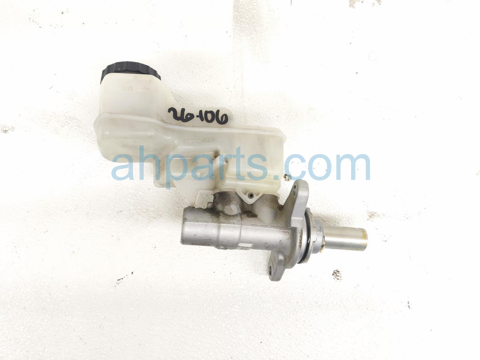 Toyota BRAKE MASTER CYLINDER W/RESERVOIR
