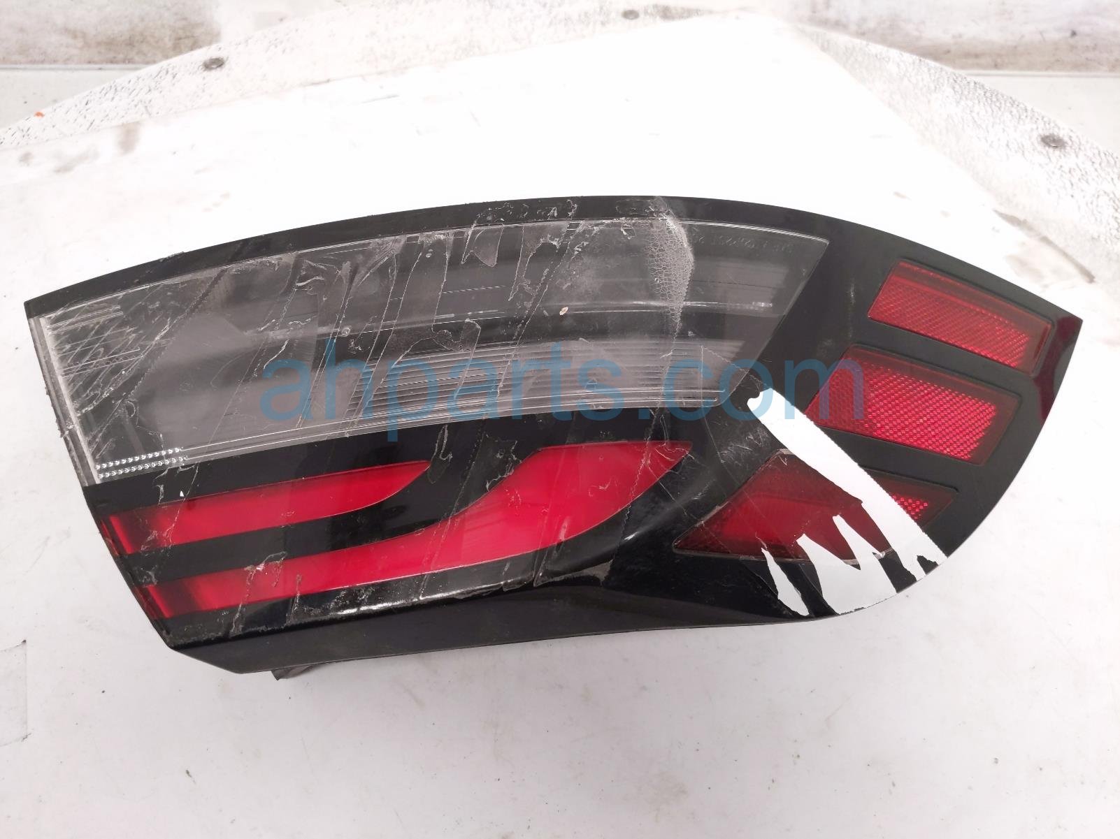 Honda LH TAIL LAMP (ON BODY)