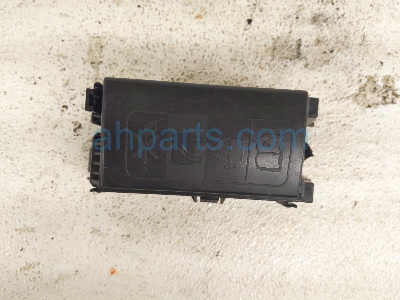 $75 Chevy ENGINE ROOM FUSE BOX - 1.3L