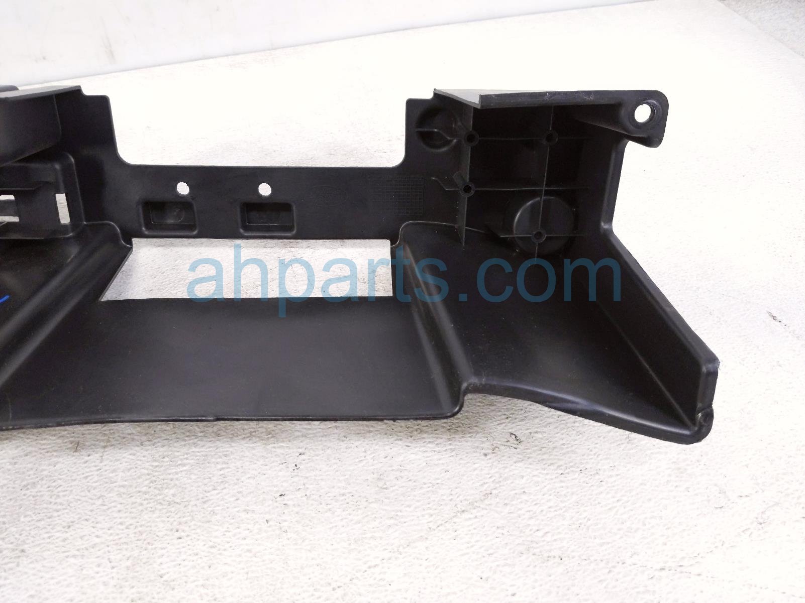 2020 Land Rover Range Rover Sport Rear Driver Spare Housing Side Support CK52 454A21 AC Replacement 2020 Land Rover Range Rover Sport Rear Driver Spare Housing Side Support CK52 454A21 AC Replacement thumbnail