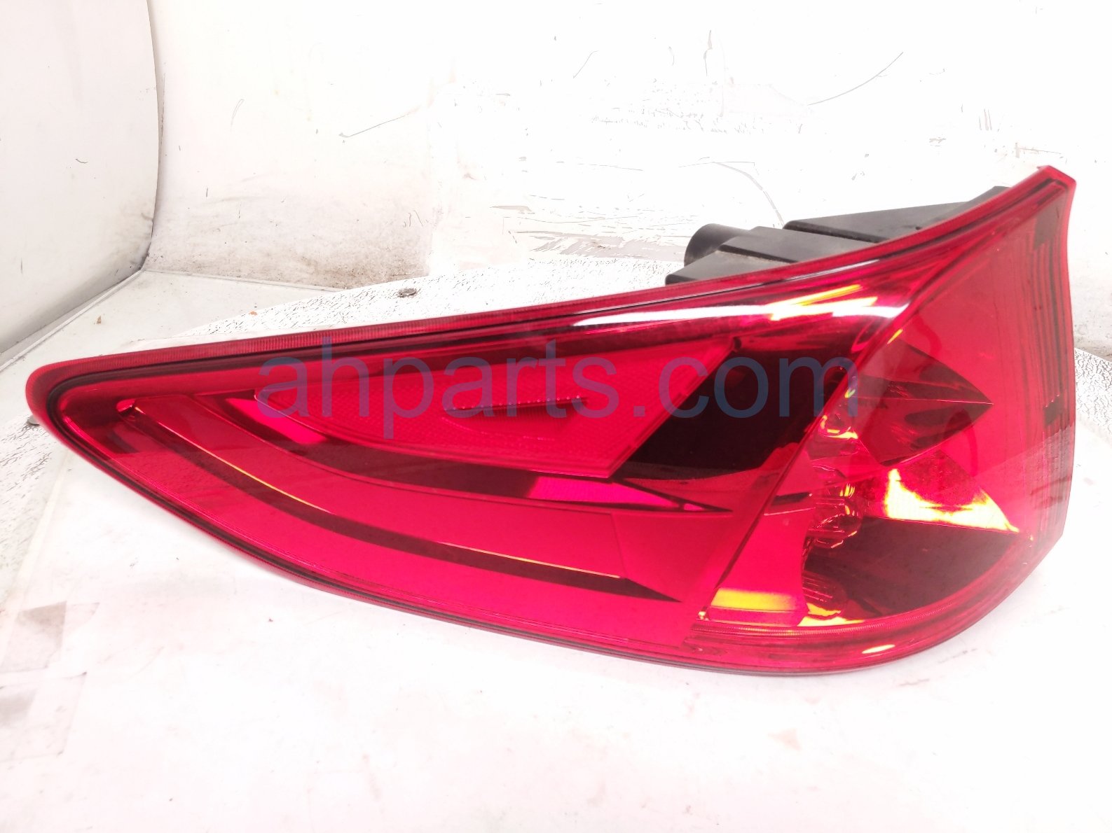 Honda LH TAIL LAMP (ON BODY)