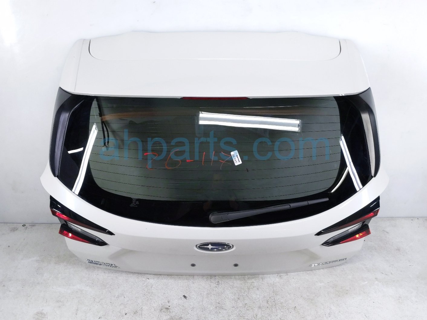 Subaru LIFT GATE / TAIL GATE - WHITE