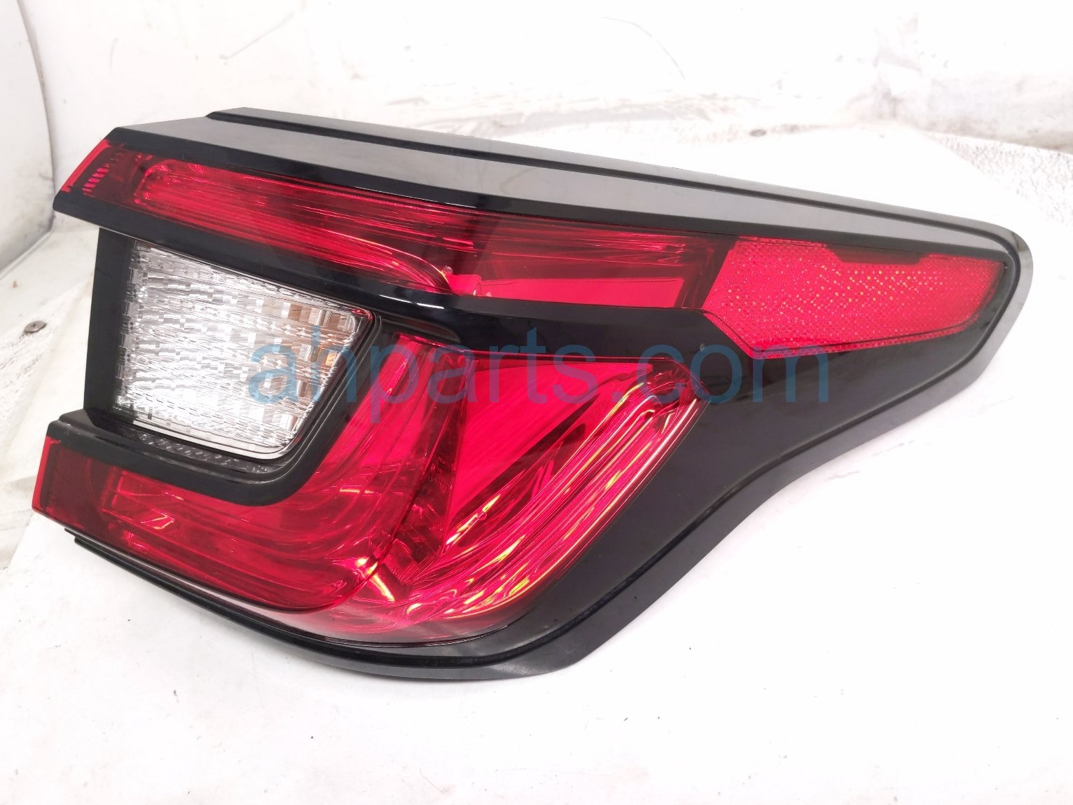 Subaru RH TAIL LAMP (ON BODY)