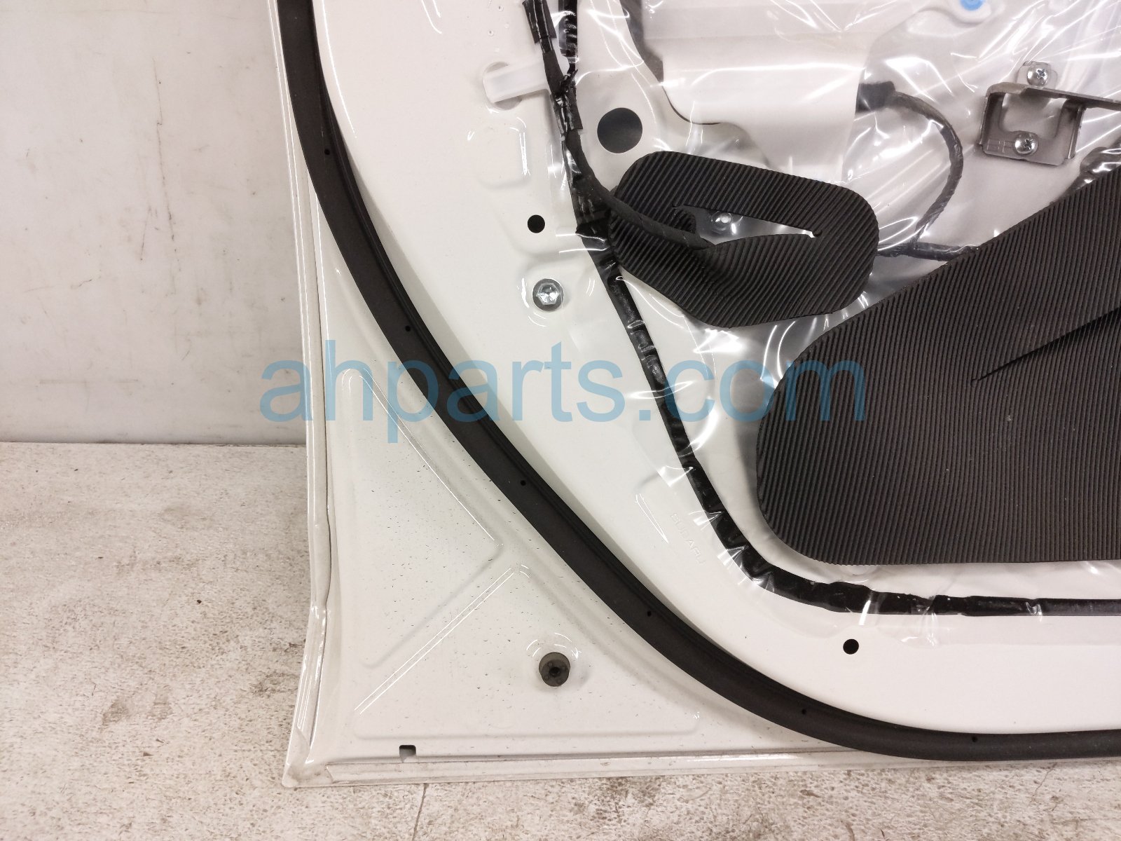 2025 Subaru Crosstrek Front Driver Door White No Mirror/trim 60009FN15A9P Replacement 2025 Subaru Crosstrek Front Driver Door White No Mirror/trim 60009FN15A9P Replacement thumbnail