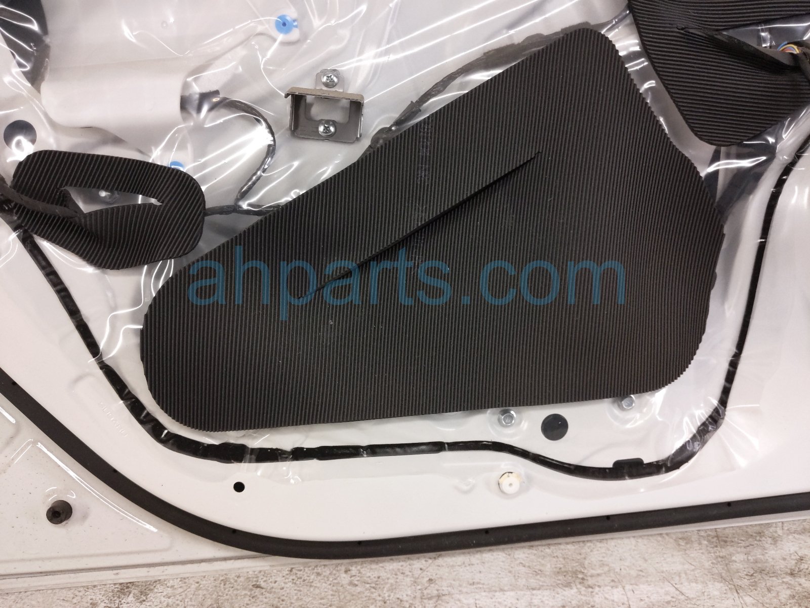 2025 Subaru Crosstrek Front Driver Door White No Mirror/trim 60009FN15A9P Replacement 2025 Subaru Crosstrek Front Driver Door White No Mirror/trim 60009FN15A9P Replacement thumbnail