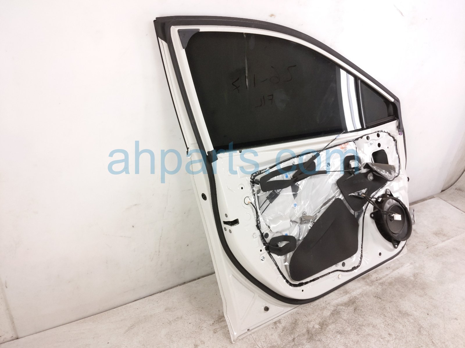 2025 Subaru Crosstrek Front Driver Door White No Mirror/trim 60009FN15A9P Replacement 2025 Subaru Crosstrek Front Driver Door White No Mirror/trim 60009FN15A9P Replacement thumbnail