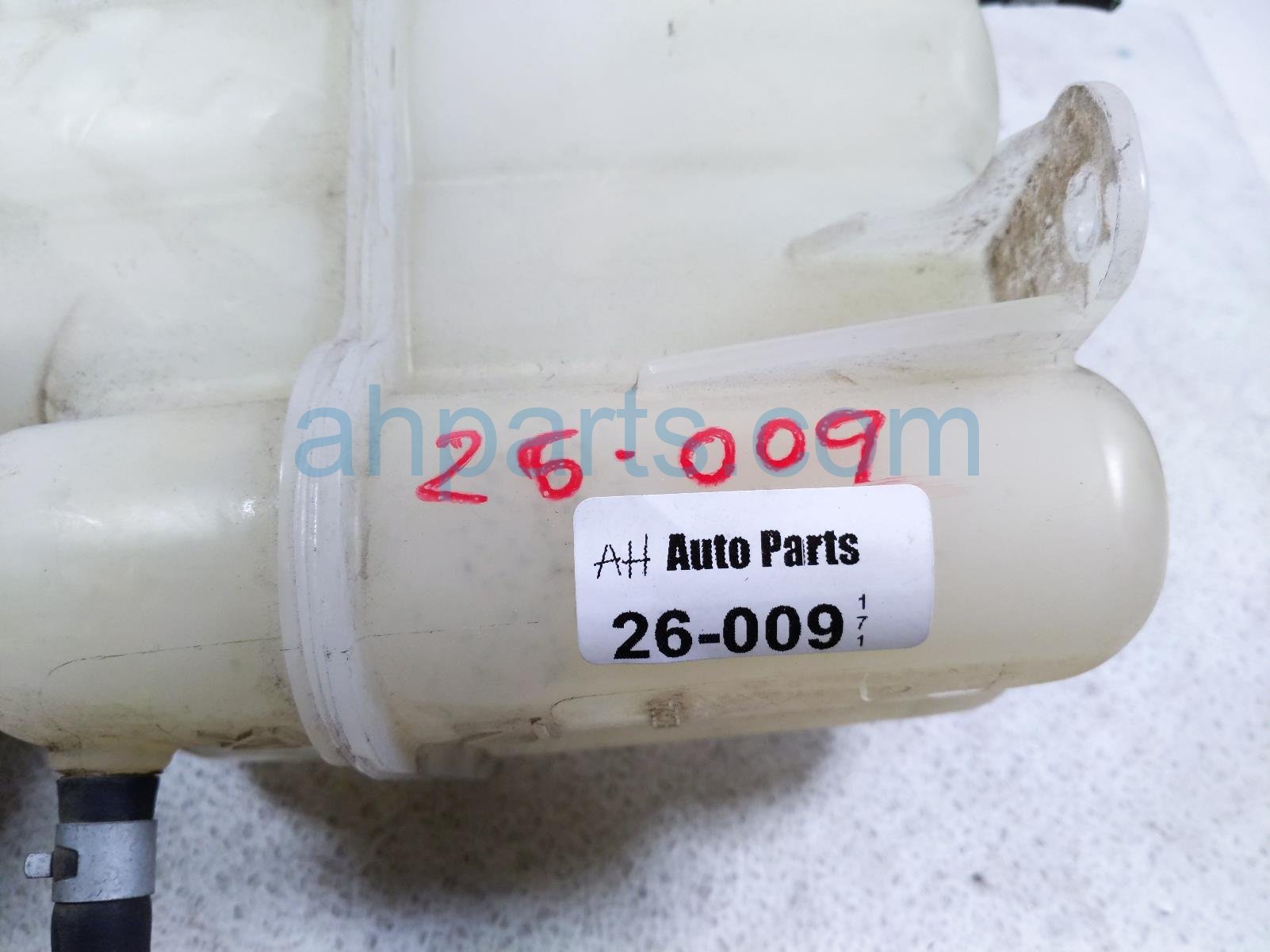 2021 Nissan Titan Coolant Overflow Reservoir Tank 21710 EZ32A Replacement 2021 Nissan Titan Coolant Overflow Reservoir Tank 21710 EZ32A Replacement thumbnail