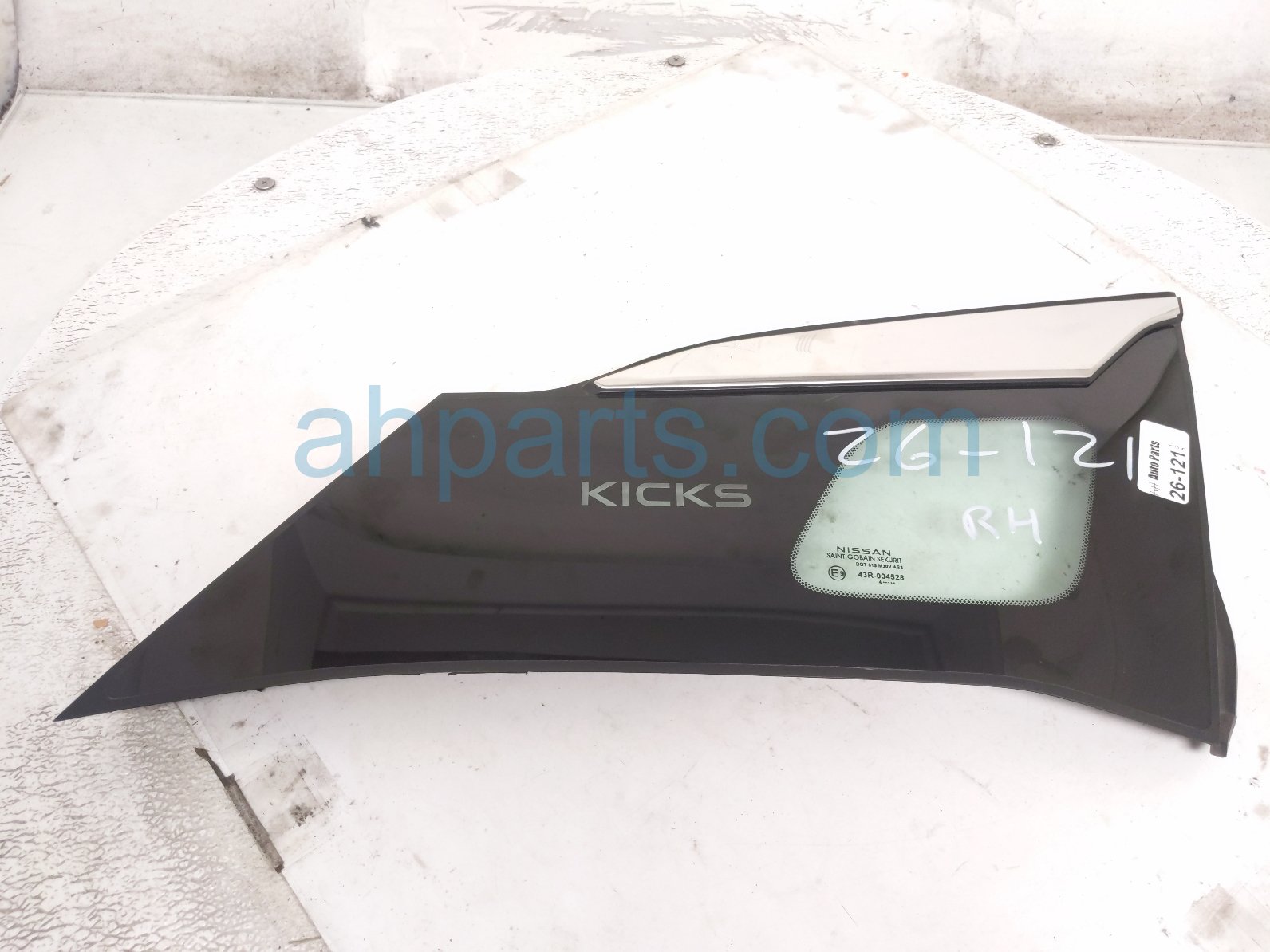2025 Nissan Kicks Passenger Quarter Window Glass 83300 7LG0B Replacement 2025 Nissan Kicks Passenger Quarter Window Glass 83300 7LG0B Replacement thumbnail