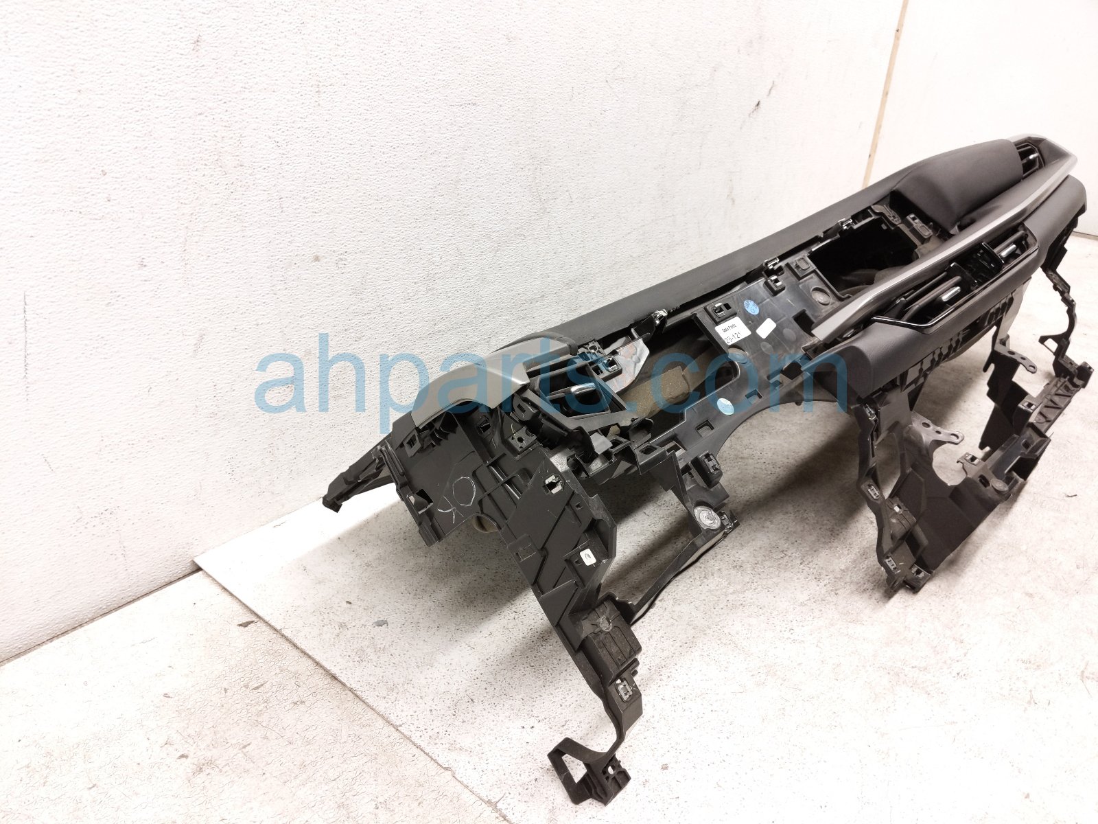 2025 Nissan Kicks Dashboard W/ Airbag 68200 7LF1A Replacement 2025 Nissan Kicks Dashboard W/ Airbag 68200 7LF1A Replacement thumbnail