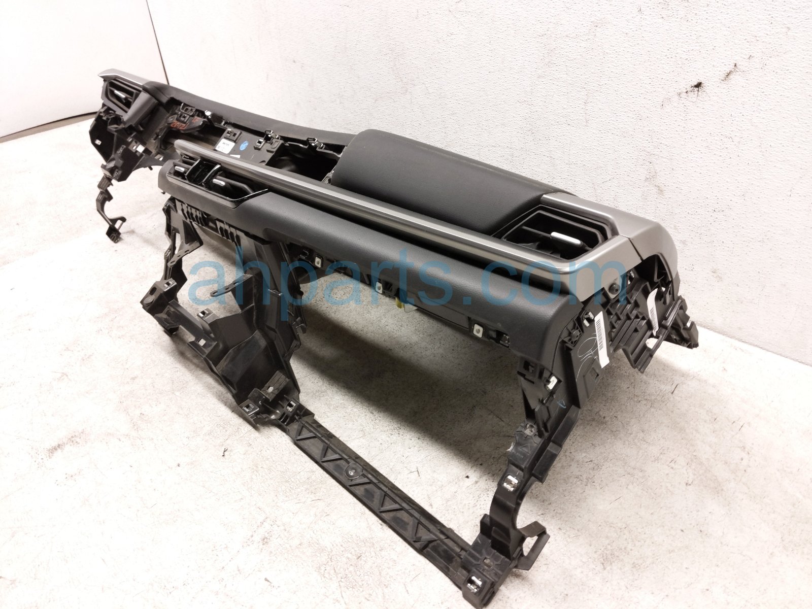 2025 Nissan Kicks Dashboard W/ Airbag 68200 7LF1A Replacement 2025 Nissan Kicks Dashboard W/ Airbag 68200 7LF1A Replacement thumbnail