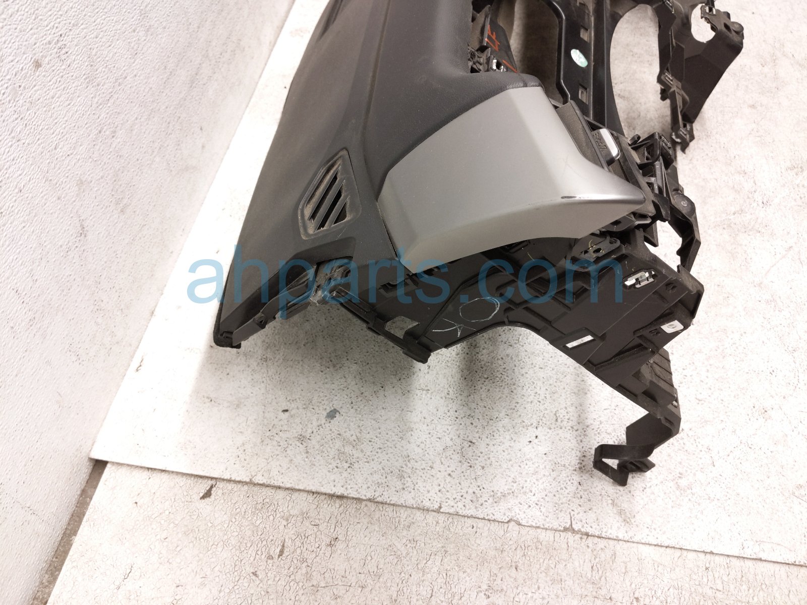 2025 Nissan Kicks Dashboard W/ Airbag 68200 7LF1A Replacement 2025 Nissan Kicks Dashboard W/ Airbag 68200 7LF1A Replacement thumbnail