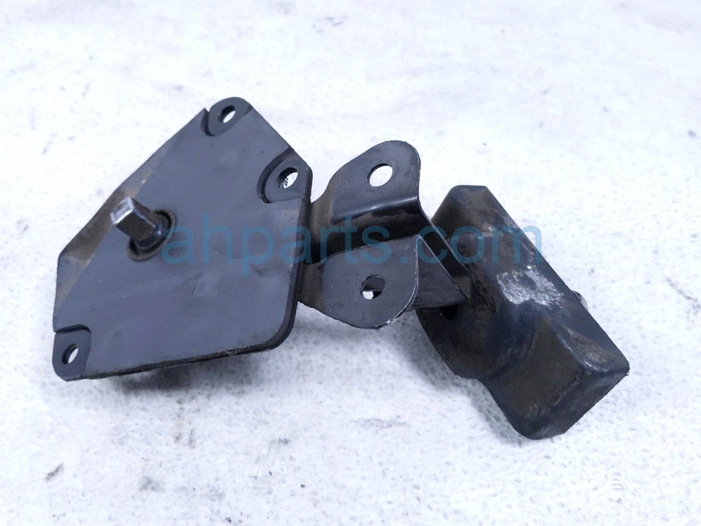 Honda SPARE TIRE HOIST CARRIER ASSY