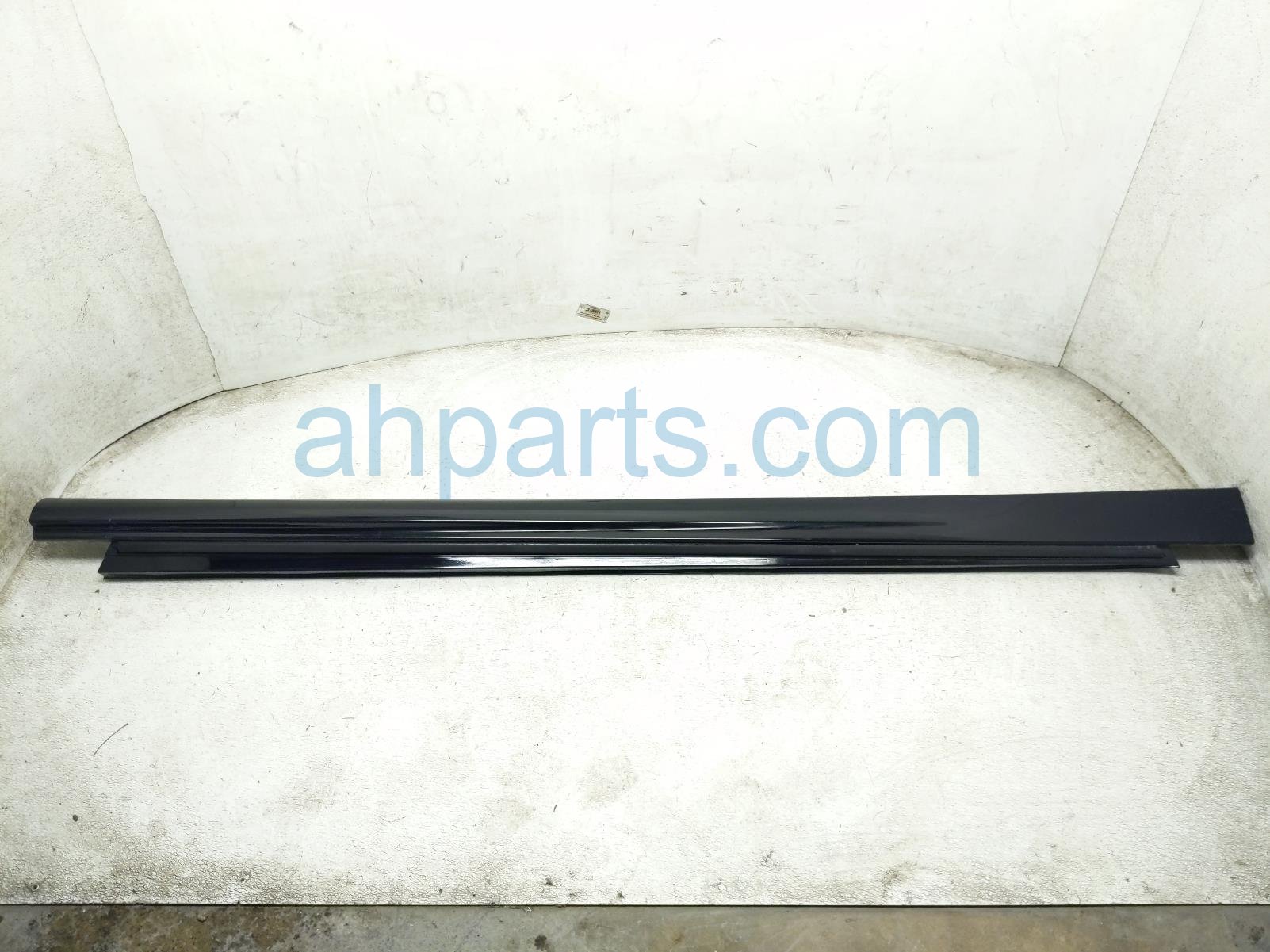 Honda RH SIDE SKIRT / MOLDING - BLACK