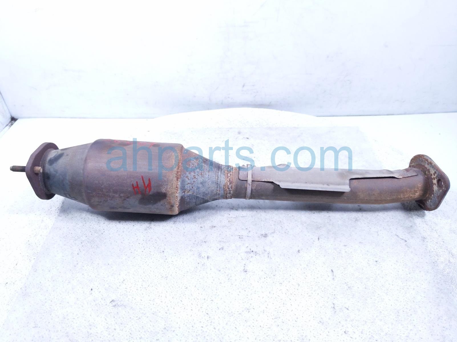 $235 Nissan RH LOWER EXHAUST CONVERTER - 5.6L