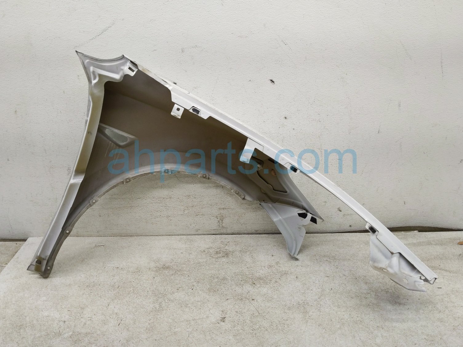 2021 Tesla Model Y Front Driver Fender White 1493451 E0 B Replacement 2021 Tesla Model Y Front Driver Fender White 1493451 E0 B Replacement thumbnail
