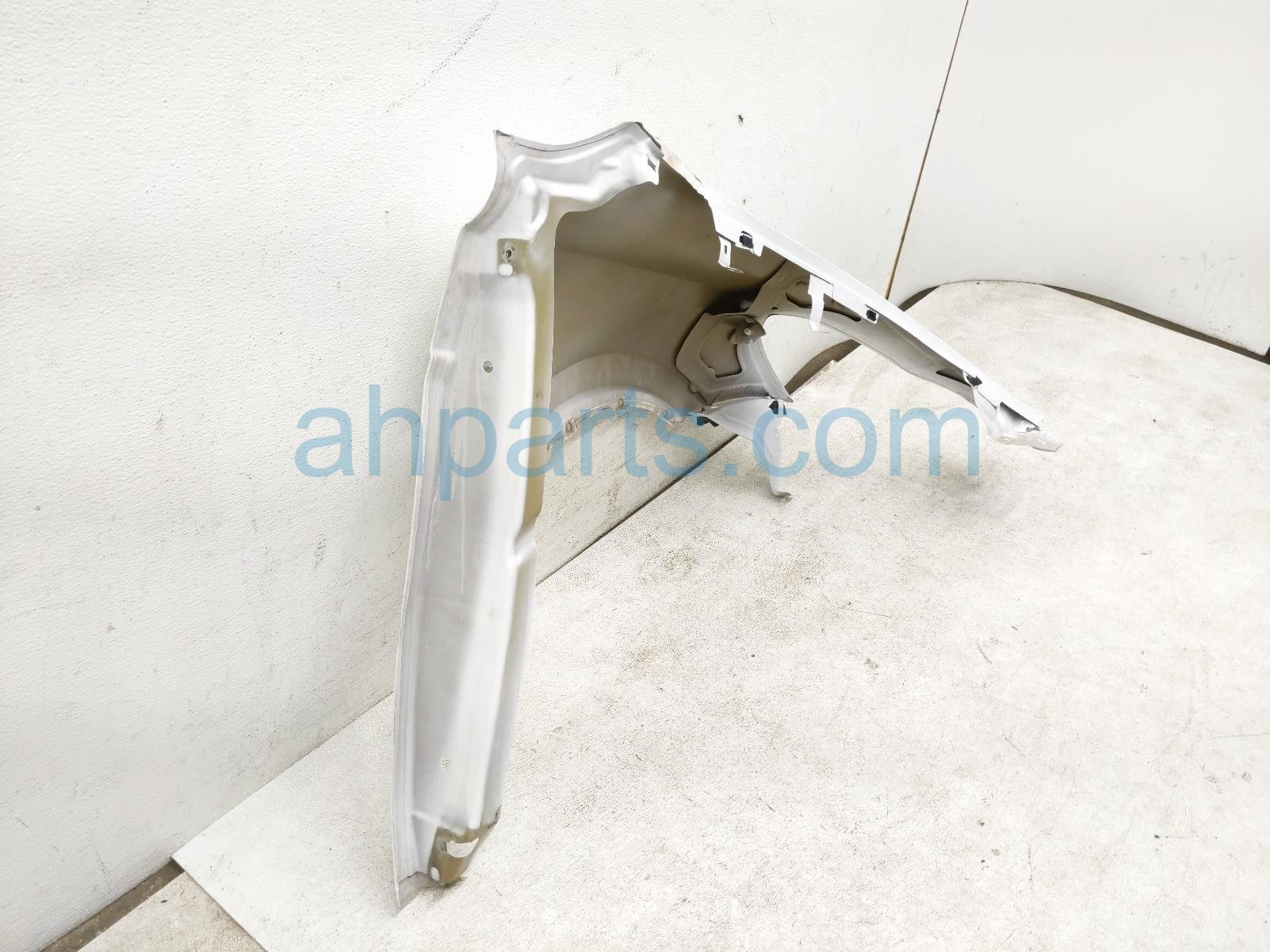 2021 Tesla Model Y Front Driver Fender White 1493451 E0 B Replacement 2021 Tesla Model Y Front Driver Fender White 1493451 E0 B Replacement thumbnail
