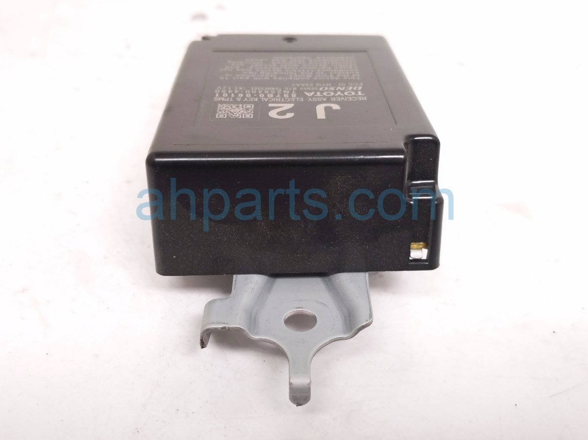 2020 Toyota Camry Keys & Tpms Receiver Rear Passenger 897B0 06101 Replacement 2020 Toyota Camry Keys & Tpms Receiver Rear Passenger 897B0 06101 Replacement thumbnail