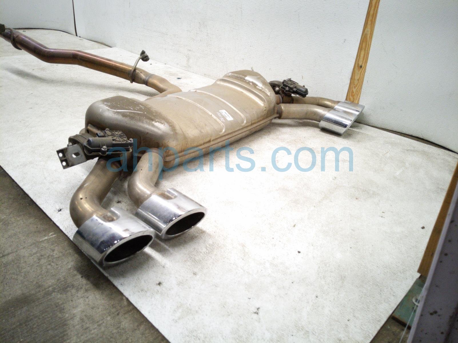 2023 Volkswagen Golf Rear Exhaust Muffler W/quad Tips 5H6 253 181 BF Replacement 2023 Volkswagen Golf Rear Exhaust Muffler W/quad Tips 5H6 253 181 BF Replacement thumbnail