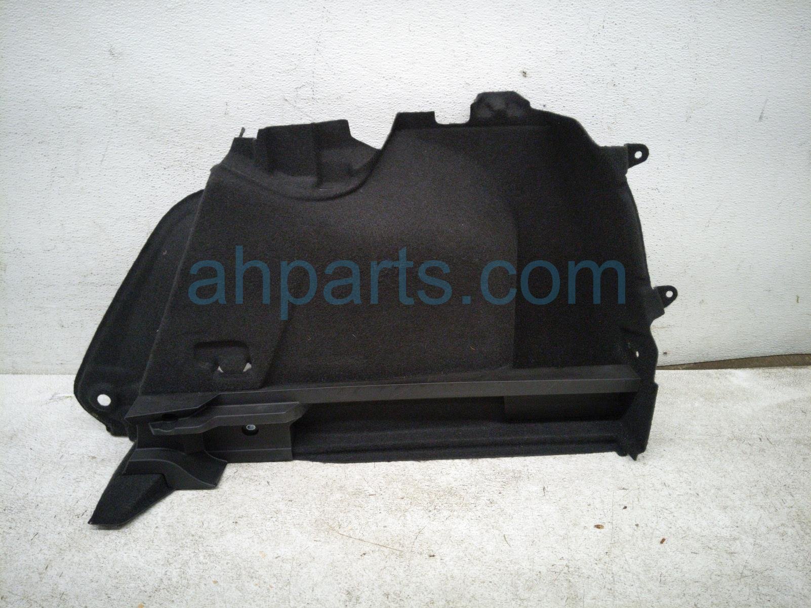Volkswagen RR/RH TRUNK SIDE TRIM PANEL - BLK