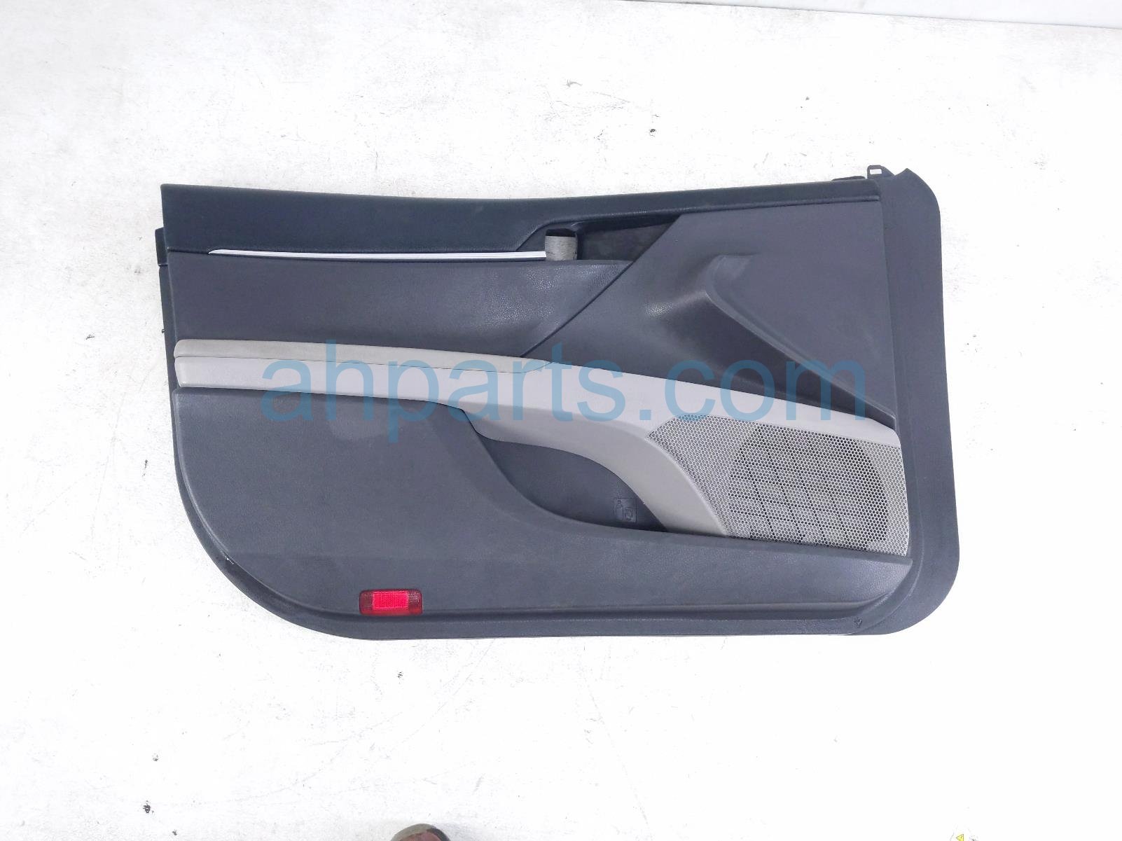 Toyota FR/LH INTERIOR DOOR PANEL - GREY Toyota FR/LH INTERIOR DOOR PANEL - GREY