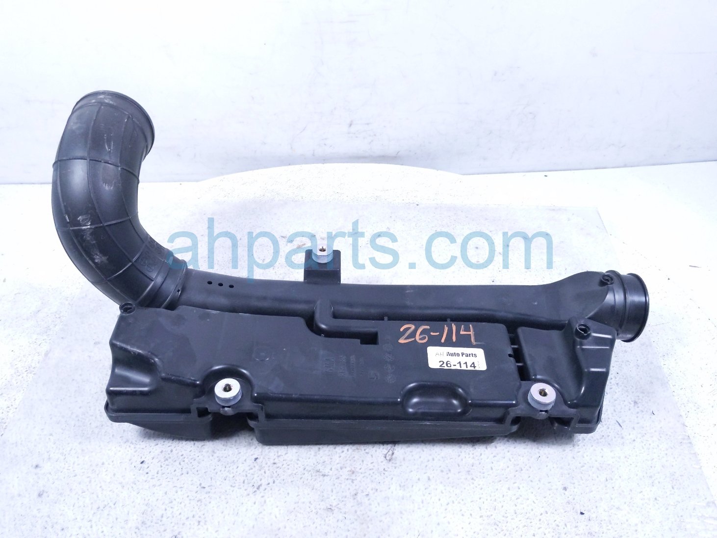 Honda AIR INTAKE DUCT W/TUBE B - 2.0L HYB