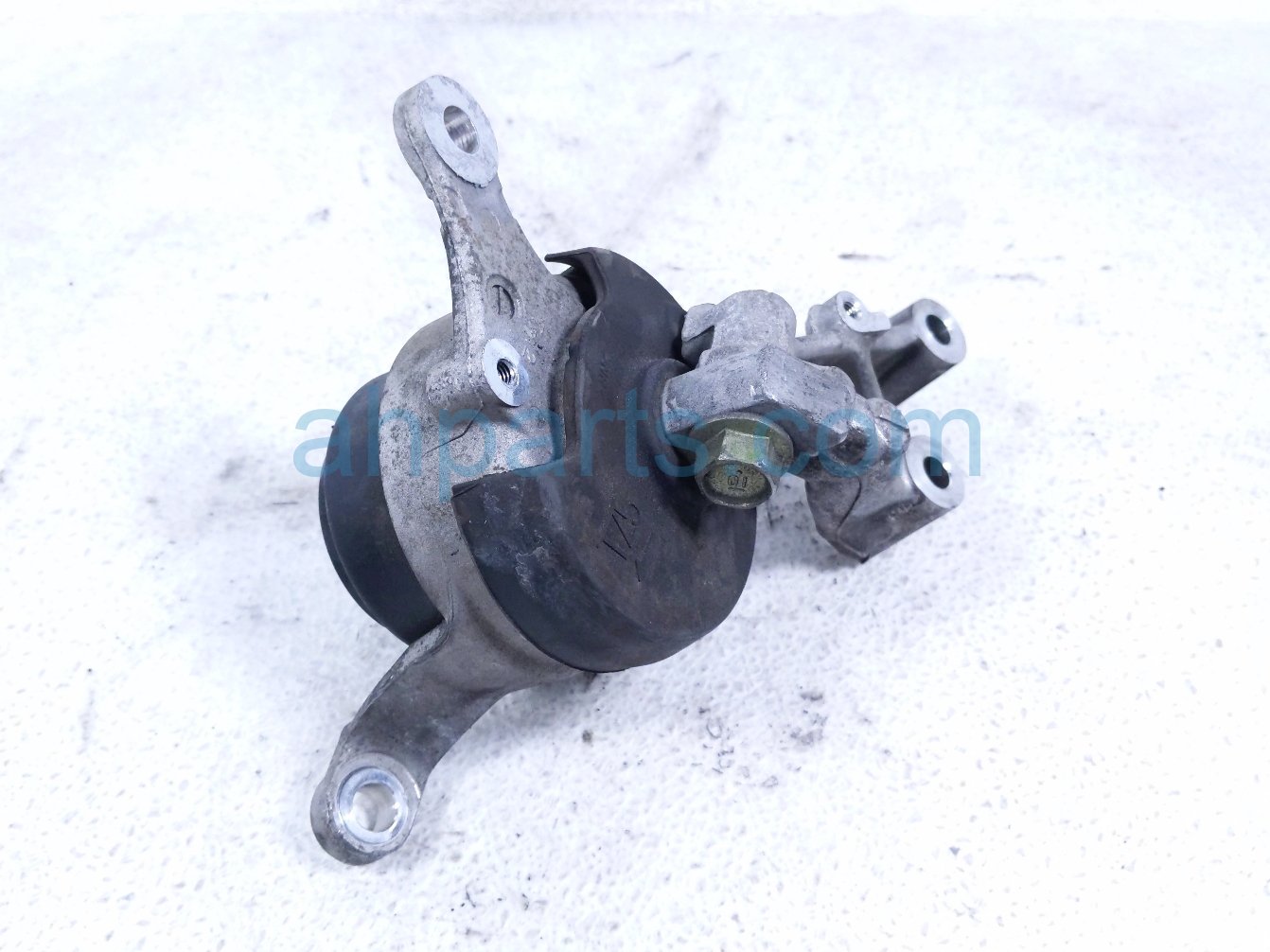 Passenger ENGINE RUBBER MOUNT + BRACKET