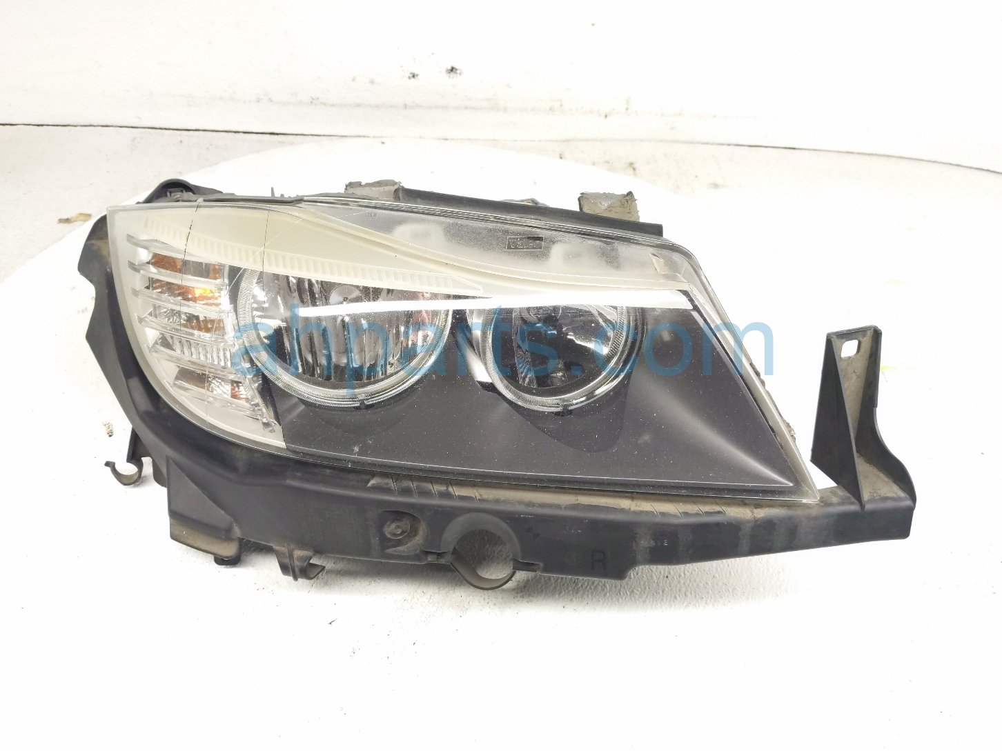 $195 BMW RH HEADLAMP / LIGHT - HALOGEN