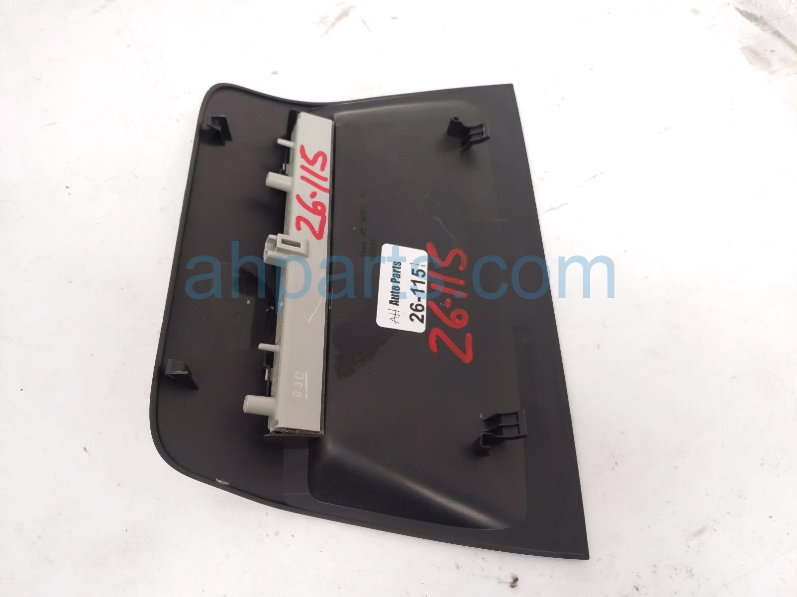 2020 Toyota Camry Center / Lamp High Mounted Third Brake Light 81006 33070 C0 Replacement 2020 Toyota Camry Center / Lamp High Mounted Third Brake Light 81006 33070 C0 Replacement thumbnail