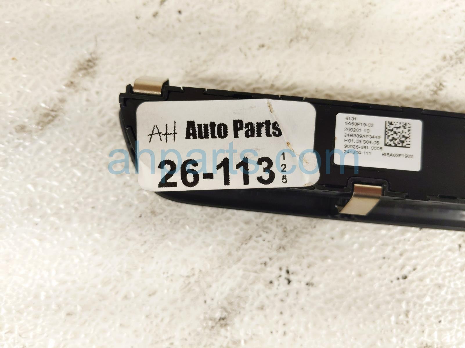 2025 BMW I4 Radio Vol Hazard Sw Panel ctr 61 31 5 A63 F19 Replacement 2025 BMW I4 Radio Vol Hazard Sw Panel ctr 61 31 5 A63 F19 Replacement thumbnail