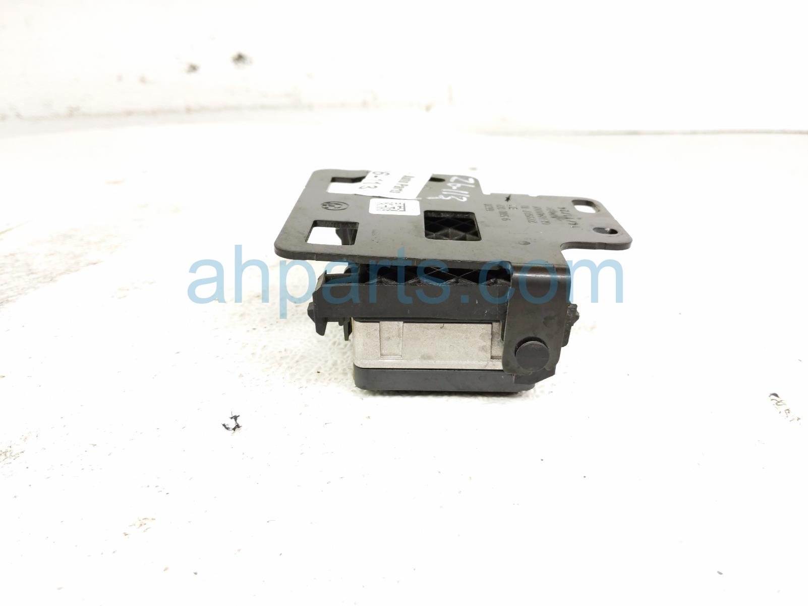 2025 BMW I4 Front Distance Cruise Radar Unit 66 31 9 500 172 Replacement 2025 BMW I4 Front Distance Cruise Radar Unit 66 31 9 500 172 Replacement thumbnail