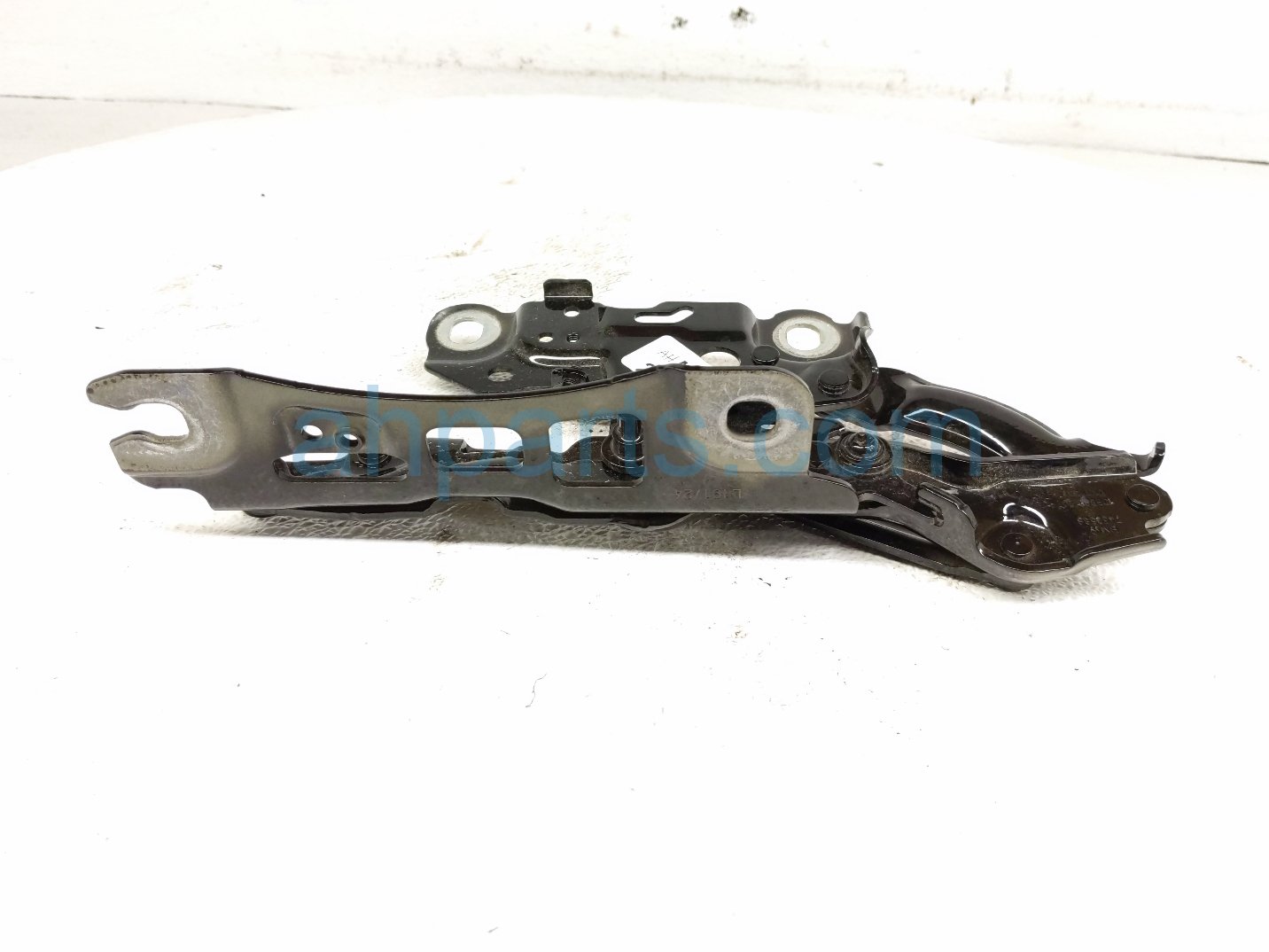 2025 BMW I4 Passenger Hood Hinge Black 41 00 8 494 431 Replacement 2025 BMW I4 Passenger Hood Hinge Black 41 00 8 494 431 Replacement thumbnail