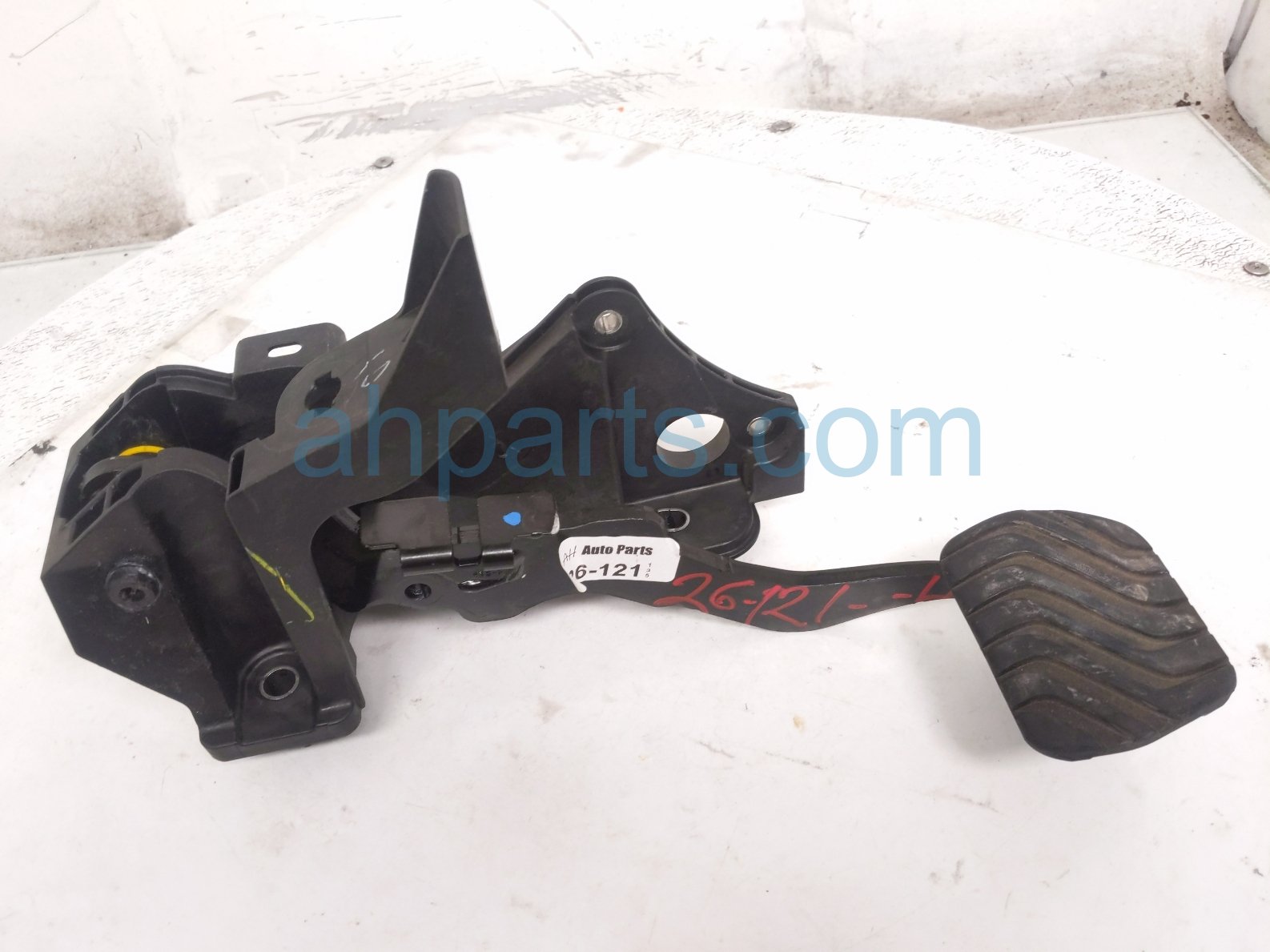 2025 Nissan Kicks Brake Pedal Assy Fl 2.0l Awd 46501 7LF0B Replacement 2025 Nissan Kicks Brake Pedal Assy Fl 2.0l Awd 46501 7LF0B Replacement thumbnail