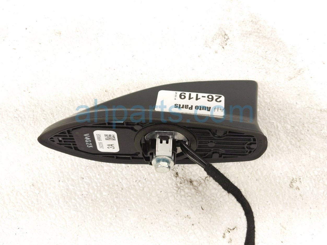 Nissan ANTENNA - ROOF MTD - SHARK FIN BLACK