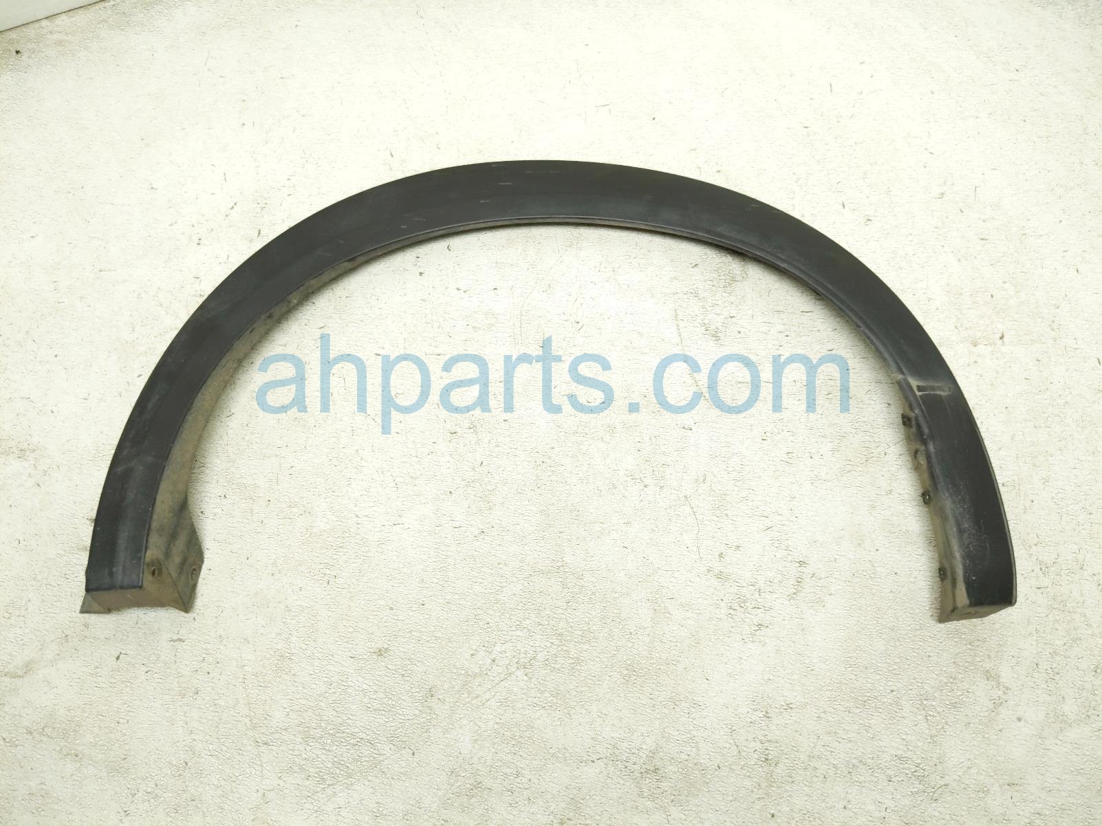 Rear driver WHEEL ARCH MOLDING - BLACK