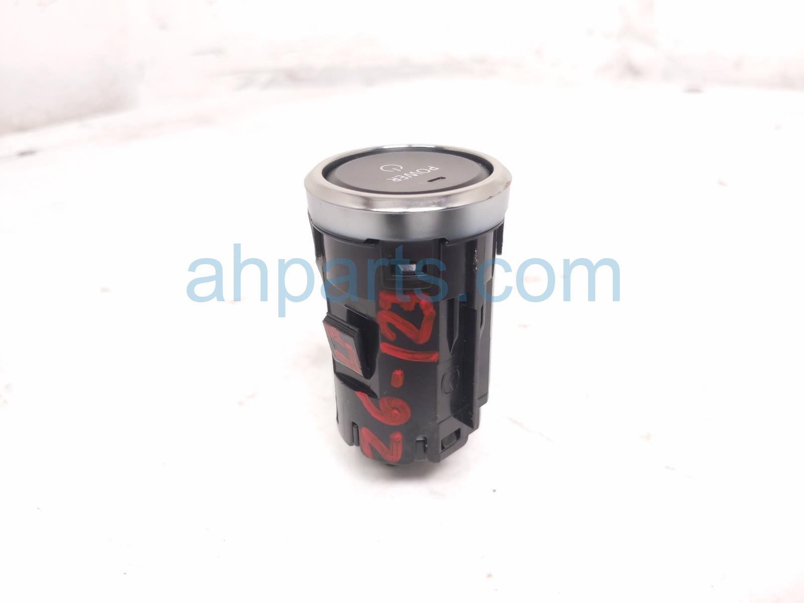 PUSH START / STOP IGNITION SWITCH