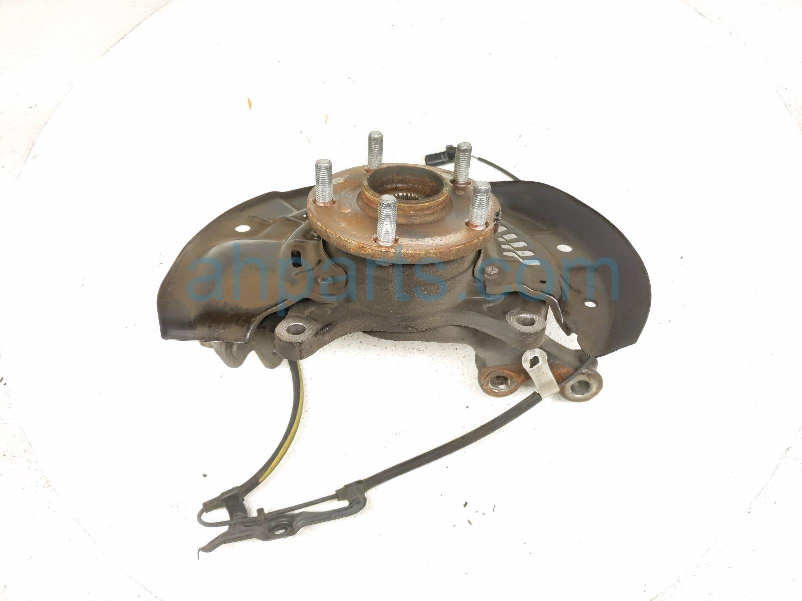 $125 Toyota FR/RH SPINDLE KNUCKLE HUB - FWD