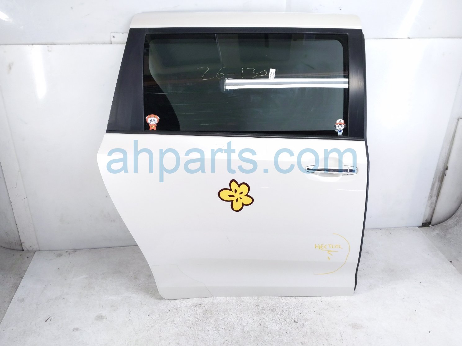 Toyota RR/RH DOOR - WHITE - NO INSIDE TRIM