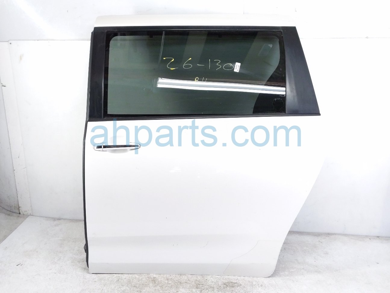 Toyota RR/LH DOOR - WHITE - NO INSIDE TRIM