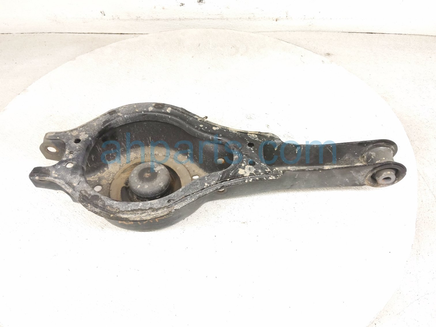 Toyota RR/LH SPRING SEAT LOWER CONTROL ARM