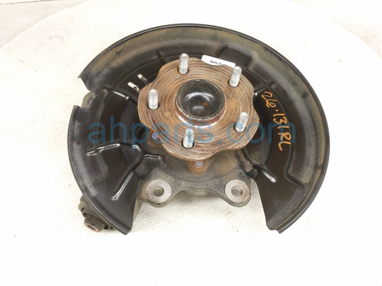 Toyota RR/LH SPINDLE KNUCKLE HUB - FWD