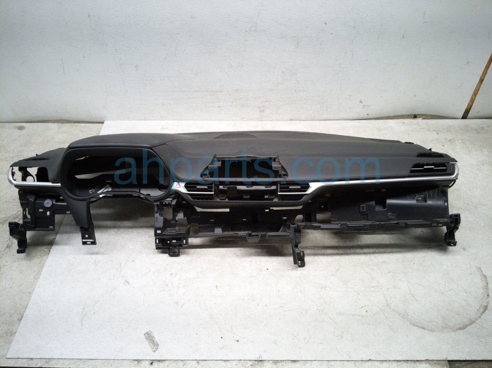 $800 Toyota DASHBOARD W/ AIRBAG