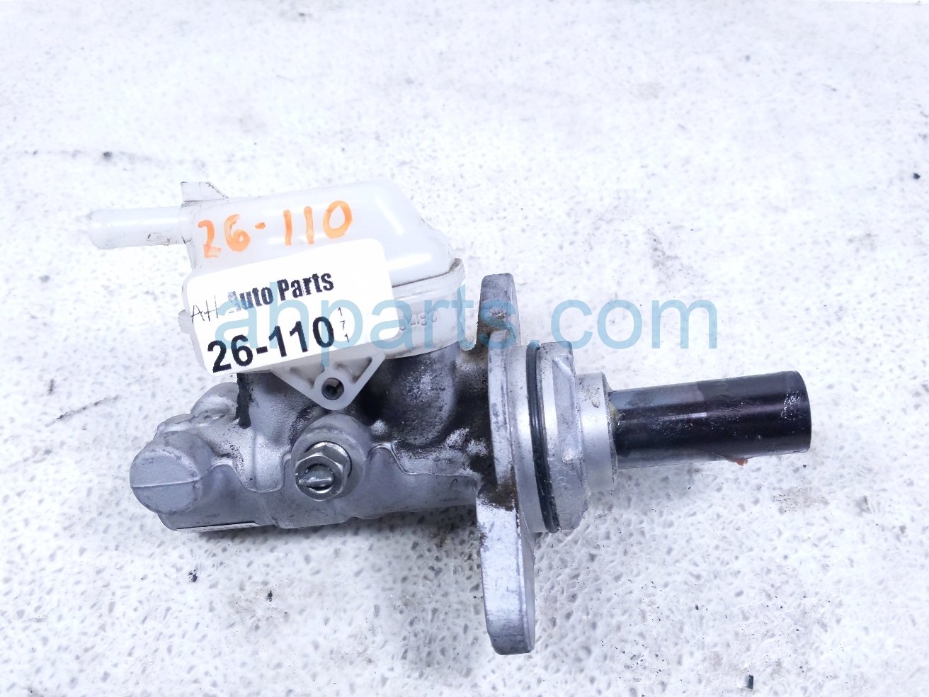 Lexus BRAKE MASTER CYLINDER W/RESERVOIR