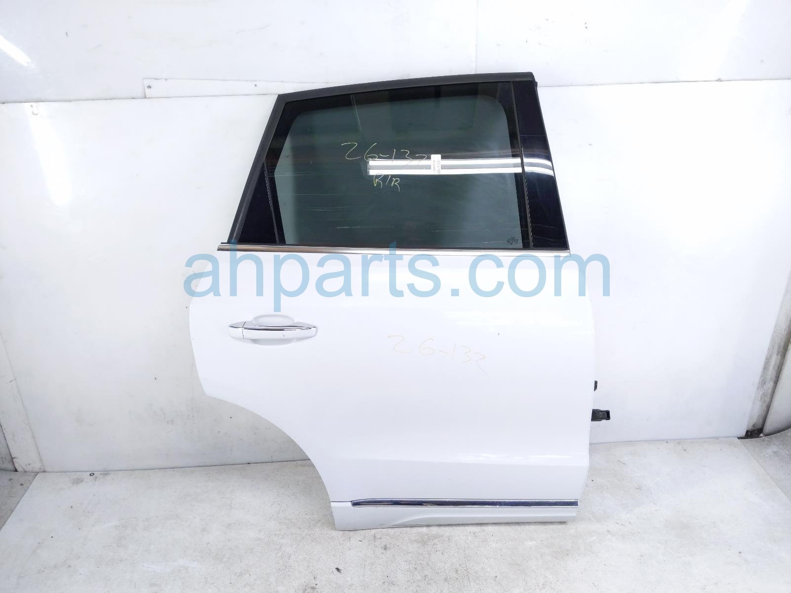 Audi RR/RH DOOR - WHITE - NO INSIDE TRIM