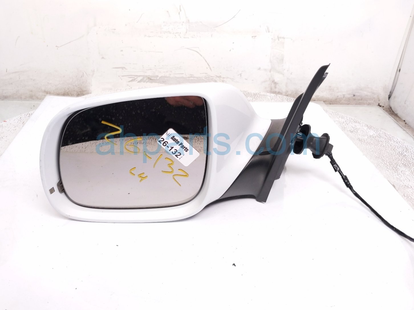 Audi LH SIDE VIEW MIRROR - WHITE
