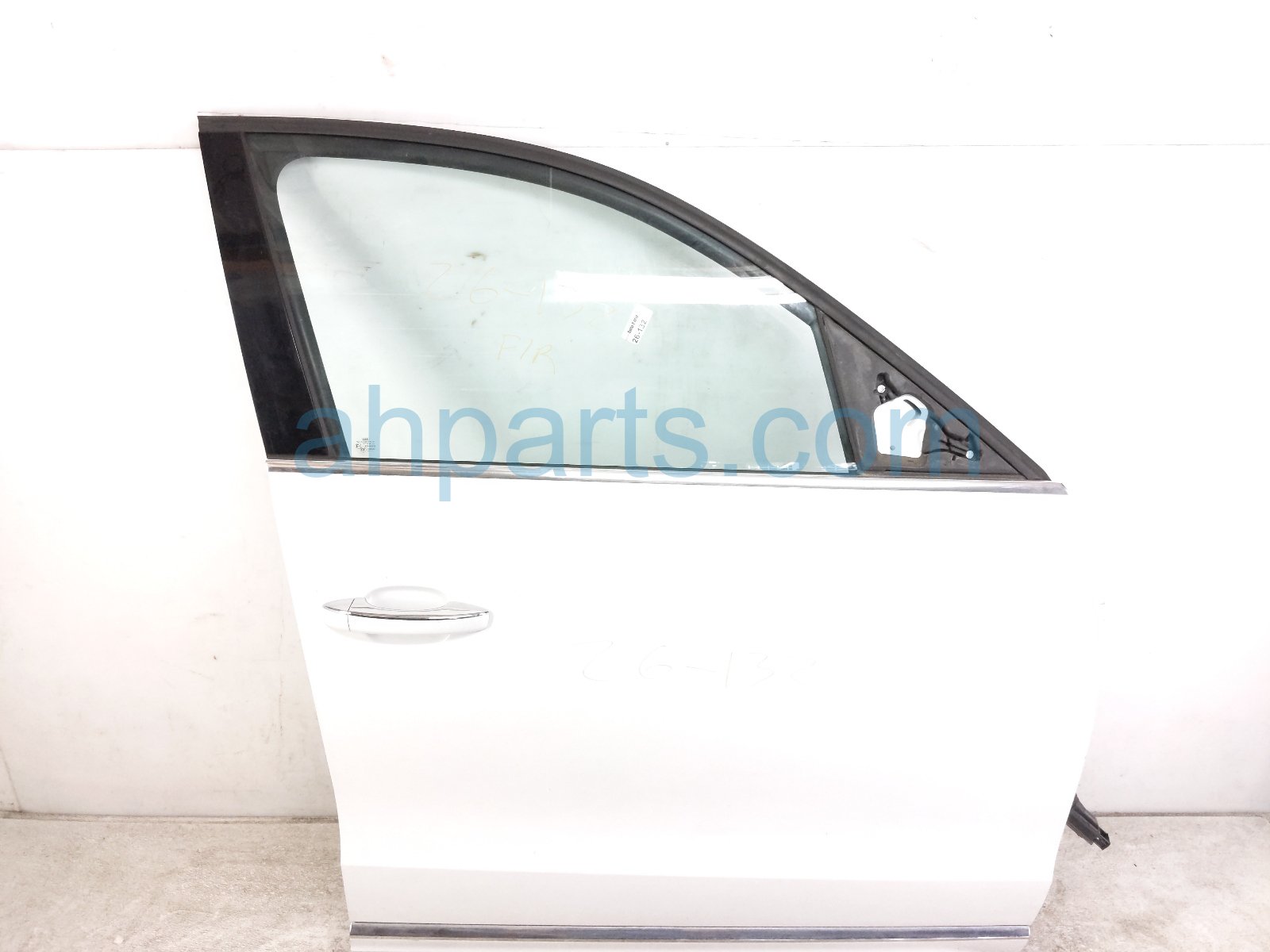 $275 Audi FR/RH DOOR - WHITE - NO MIRROR/TRIM*