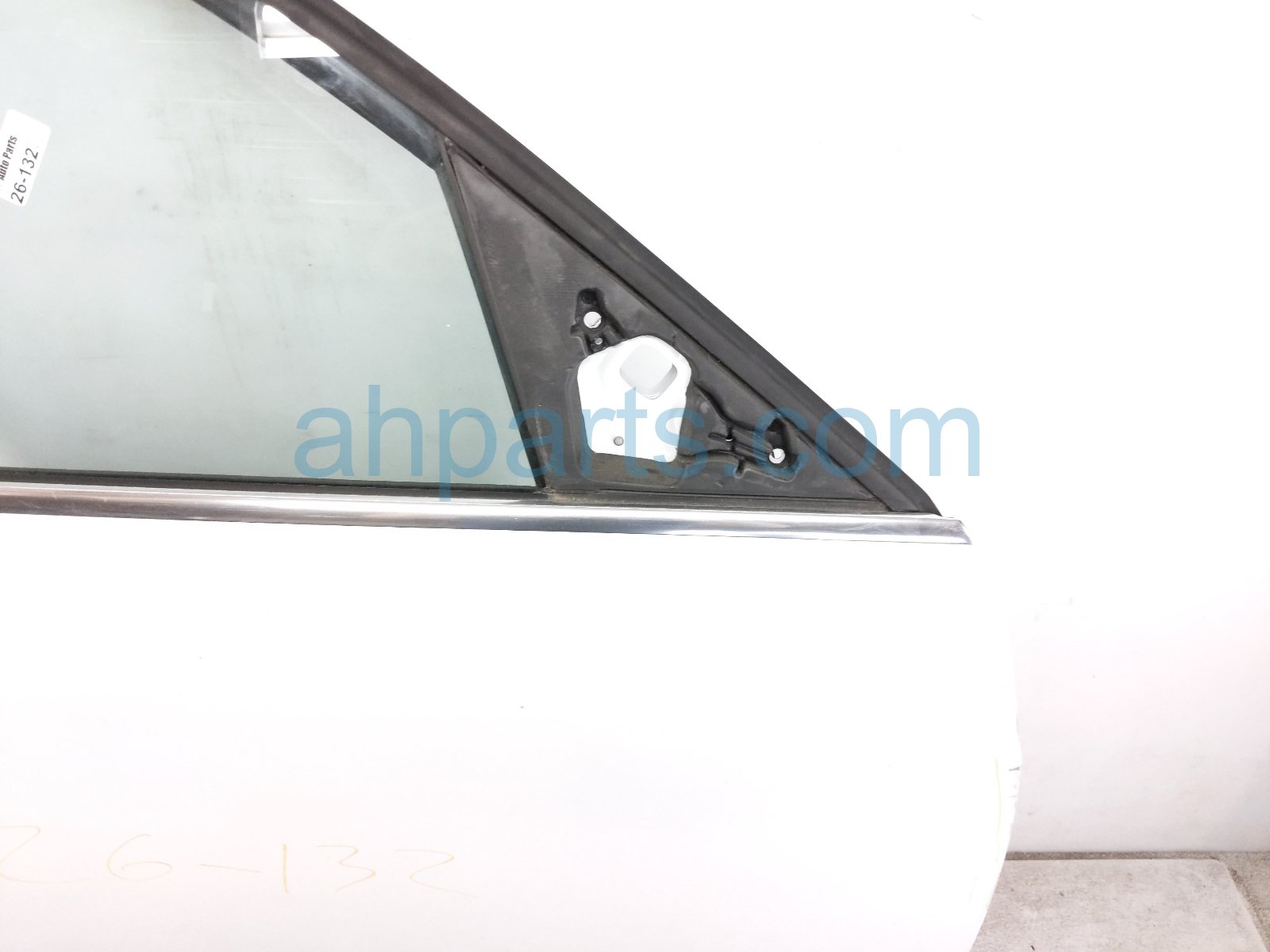 2015 Audi Q5 Audi Front Passenger Door White No Mirror/trim* 8R0 831 052 E Replacement 2015 Audi Q5 Audi Front Passenger Door White No Mirror/trim* 8R0 831 052 E Replacement thumbnail