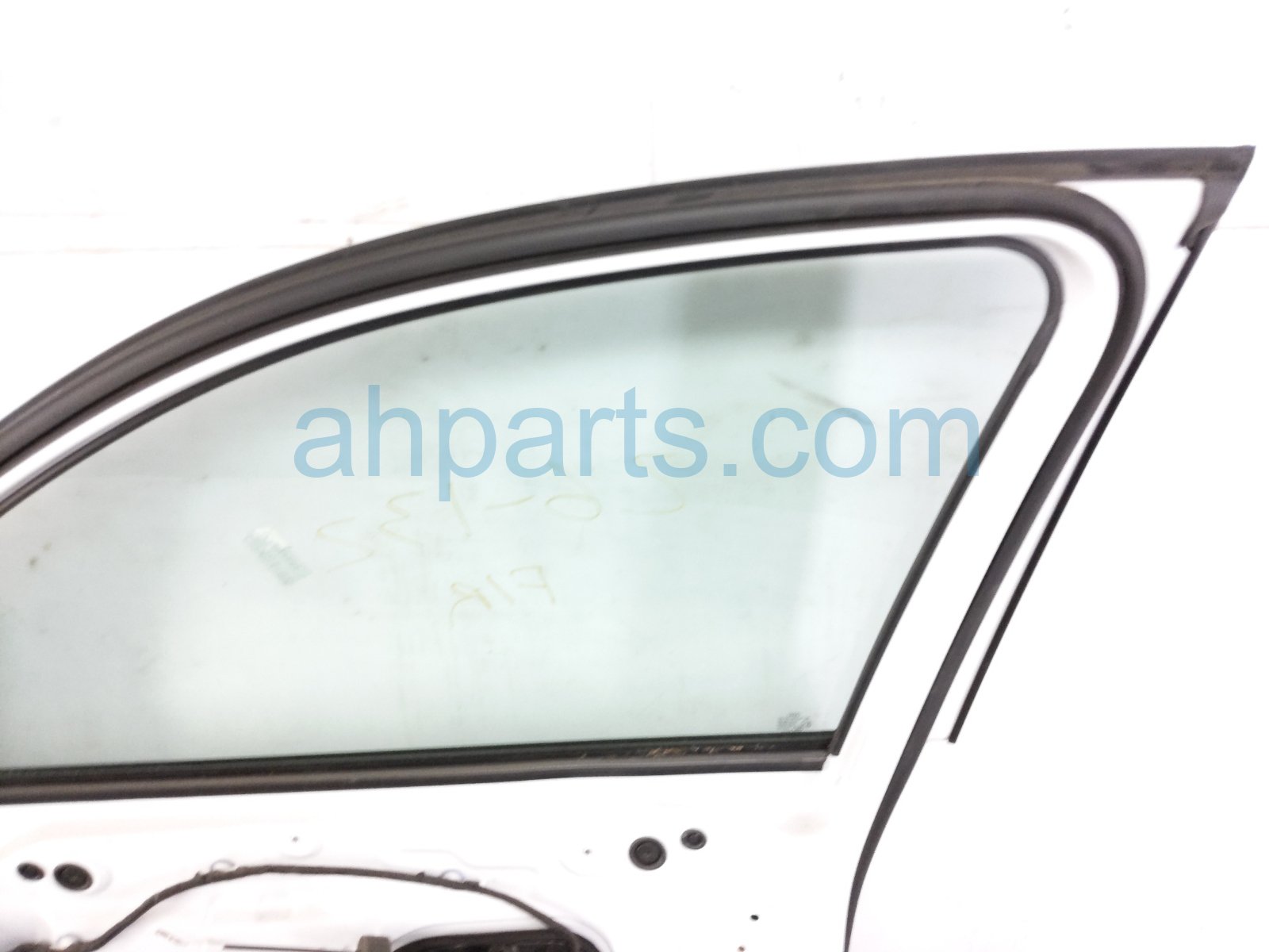 2015 Audi Q5 Audi Front Passenger Door White No Mirror/trim* 8R0 831 052 E Replacement 2015 Audi Q5 Audi Front Passenger Door White No Mirror/trim* 8R0 831 052 E Replacement thumbnail
