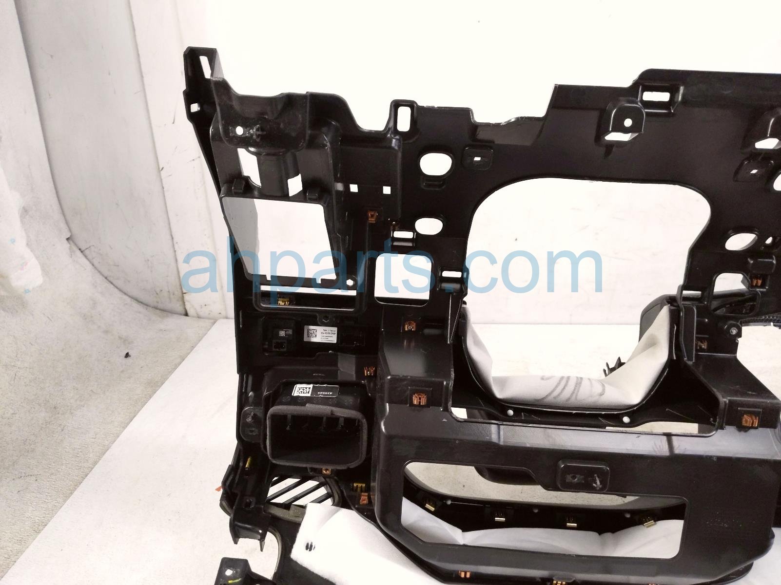 2022 Chevy Tahoe Dashboard W/ Airbag Black 86560223 Replacement 2022 Chevy Tahoe Dashboard W/ Airbag Black 86560223 Replacement thumbnail