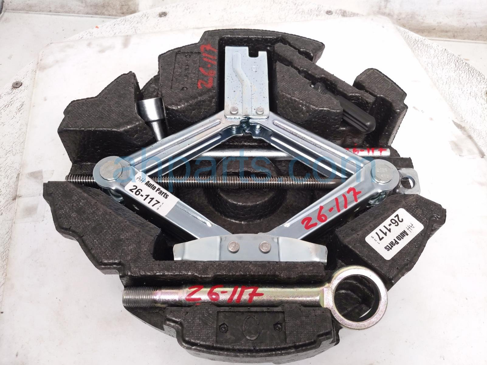 2025 Subaru Crosstrek Scissor Jack W/tools & Foam Holder 97035FN000 Replacement 2025 Subaru Crosstrek Scissor Jack W/tools & Foam Holder 97035FN000 Replacement