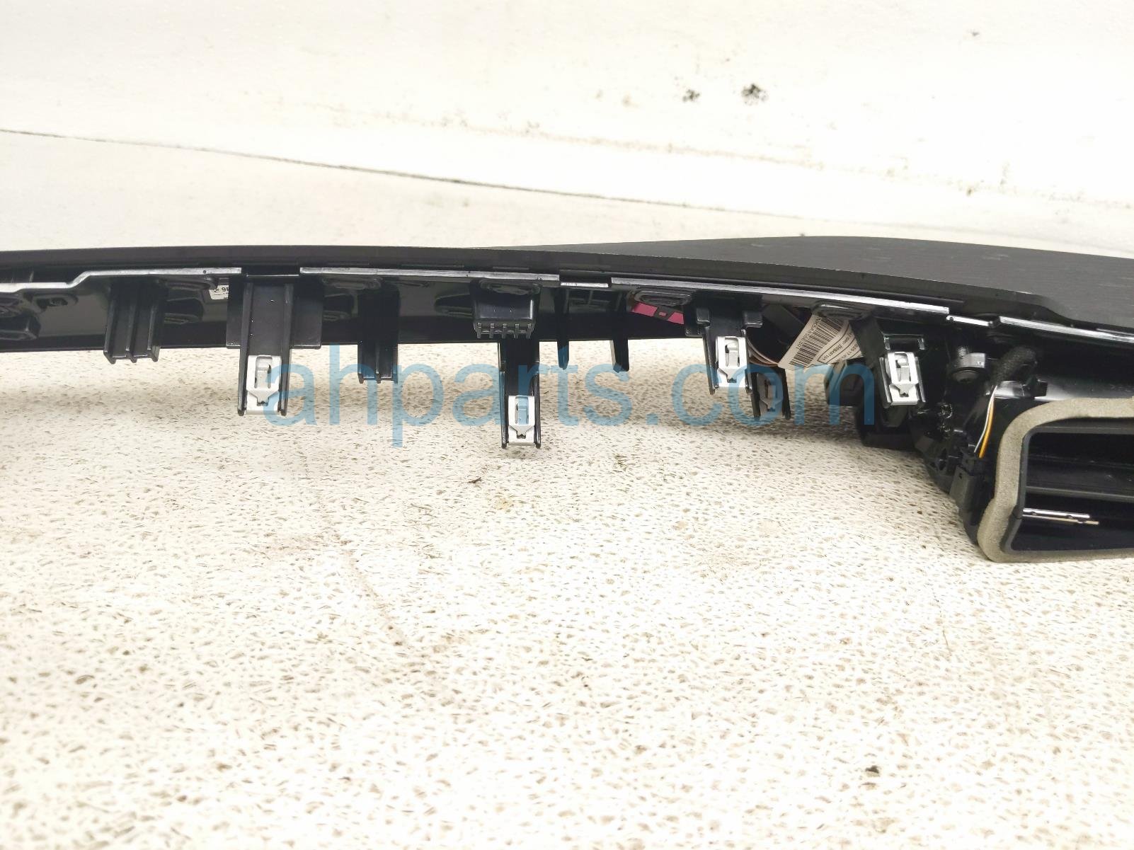 2025 BMW I4 Center Dash Trim W/air Vents blk 5 A8E 278 Replacement 2025 BMW I4 Center Dash Trim W/air Vents blk 5 A8E 278 Replacement thumbnail
